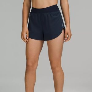 Lululemon Find Your Pace High Rise Lined short - size 6